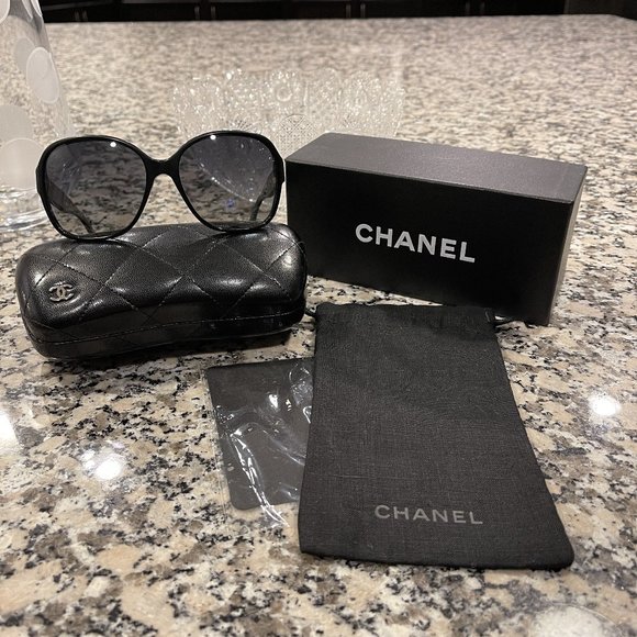 CHANEL Mother of Pearl Black Polarized Sunglasses - Picture 1 of 13